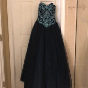 Gown/prom